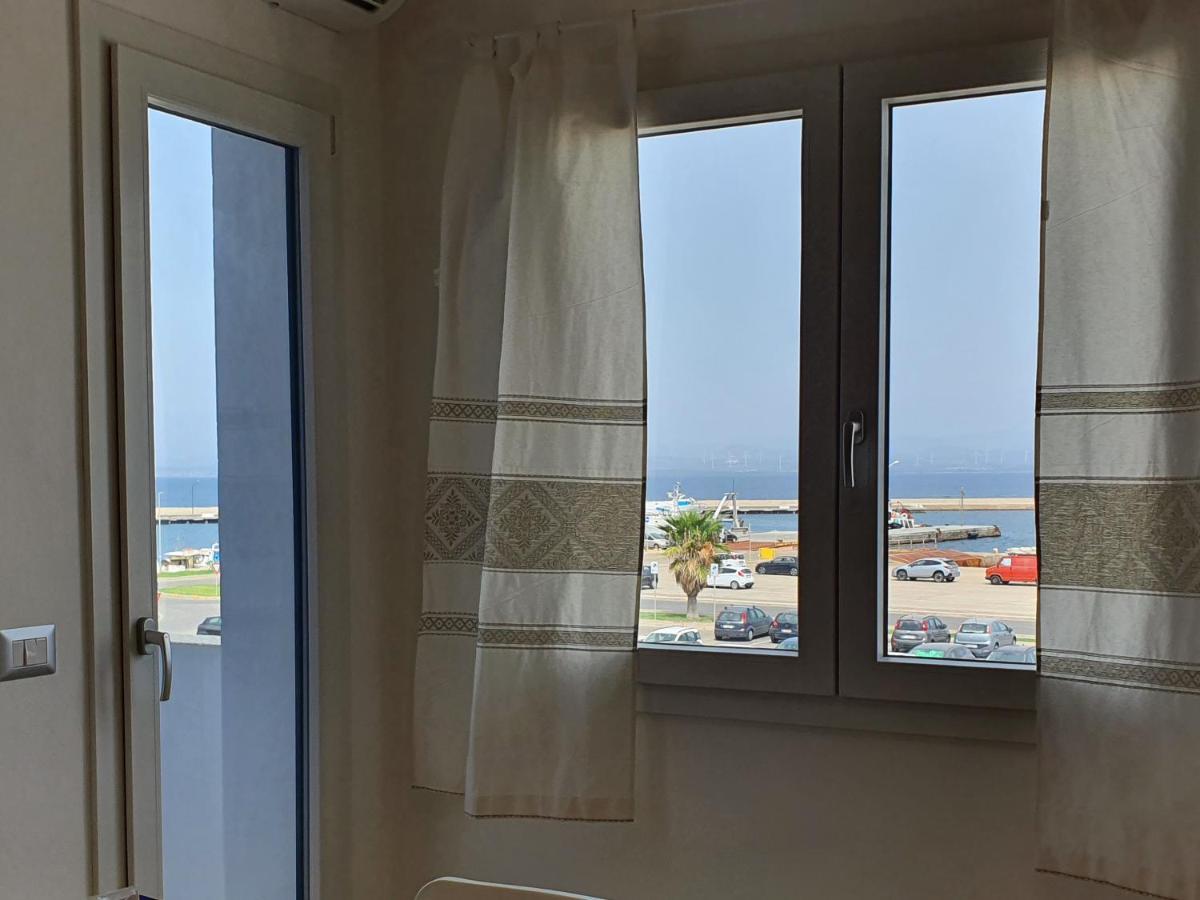 Sky And Sea Apartment Calasetta Exterior photo